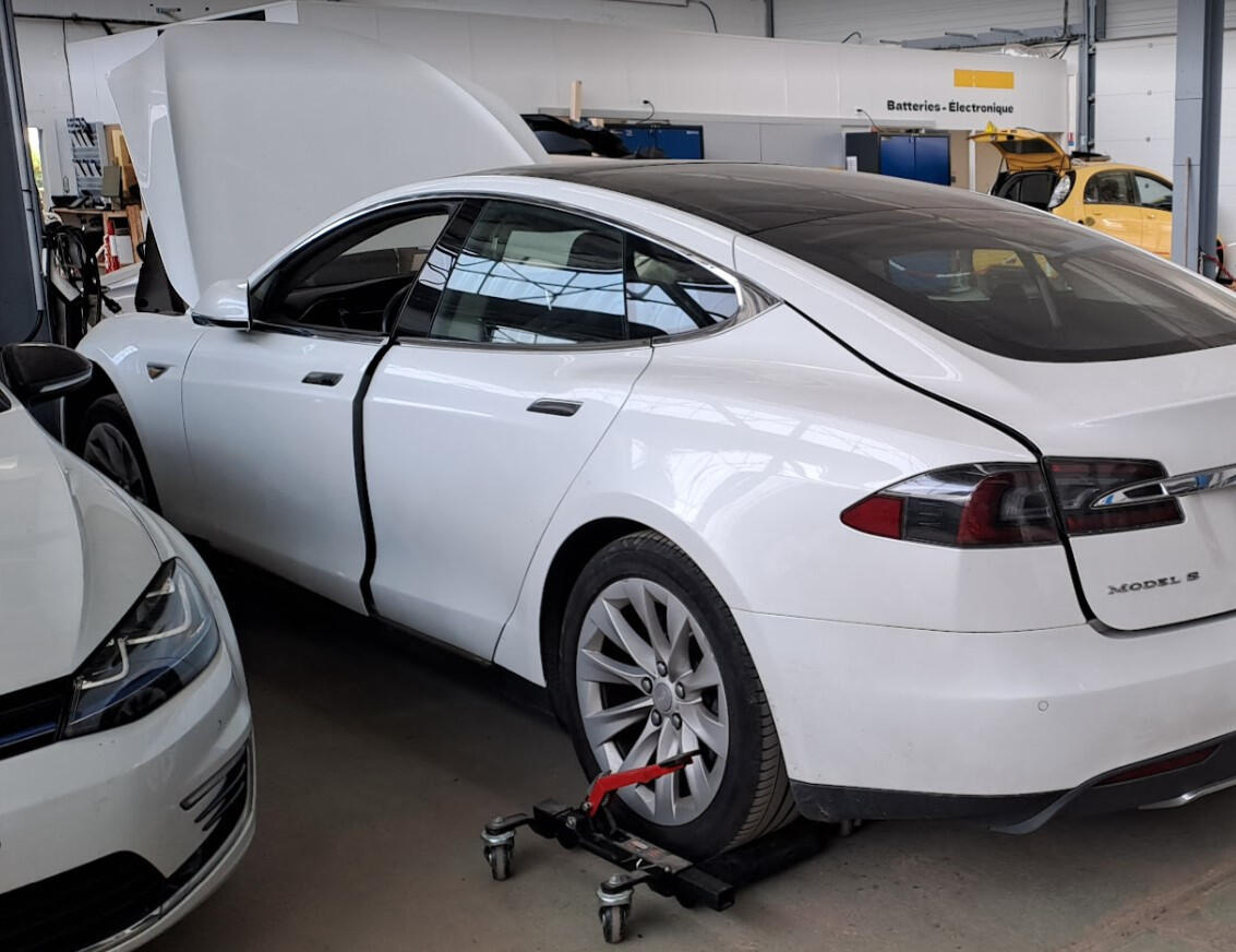 Réparation d'une Tesla